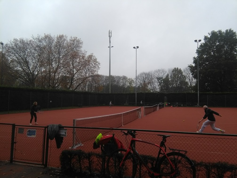 terreinen 1 tem 3 (= all weather courts)